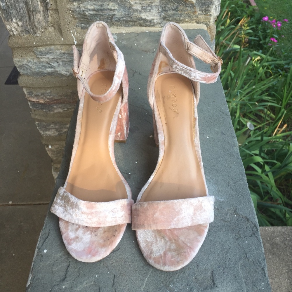 🦋🦋 Bamboo brand faux velvet sandals